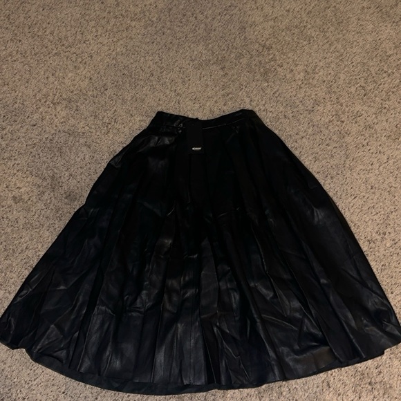 NWT Hudson pleated faux-leather skirt - Picture 3 of 7